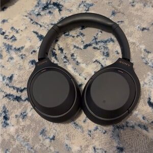 Sony XM4 - almost new, used twice